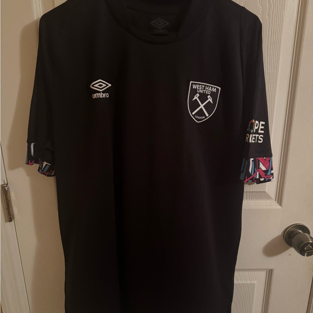 Umbro Black Sports Jersey